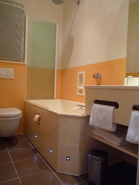 Les Tilleuls Hotel Jupille エクステリア 写真